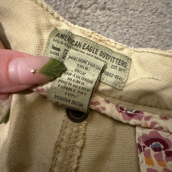 American Eagle Khaki Cargo Shorts Women’s Size 4 Tan - Picture 3 of 5